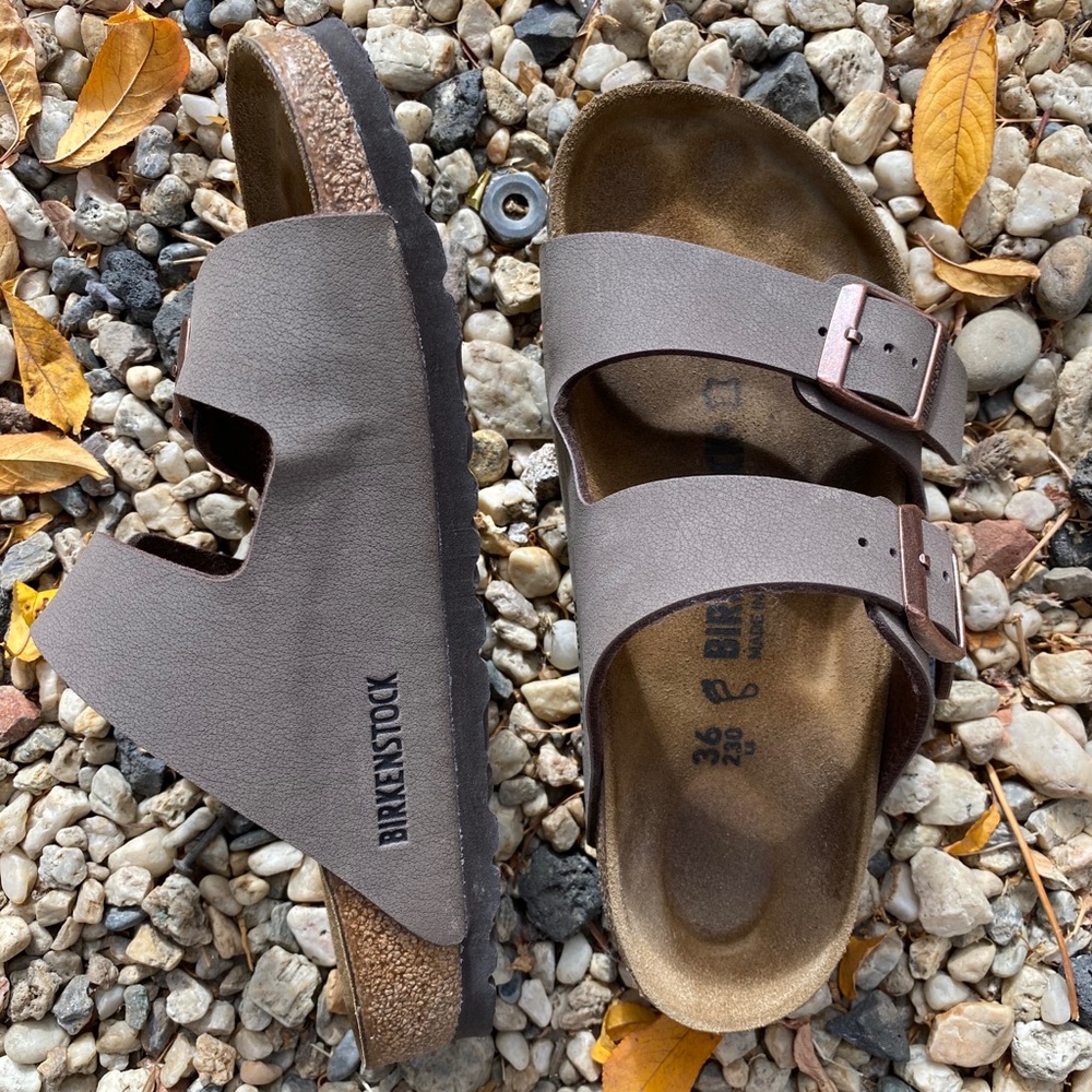 Birkenstock sandals in Mocha